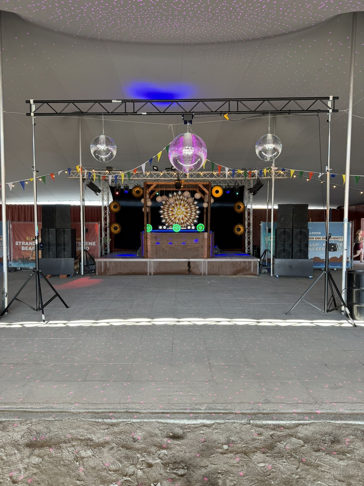 Dansegulv foran festivalscene